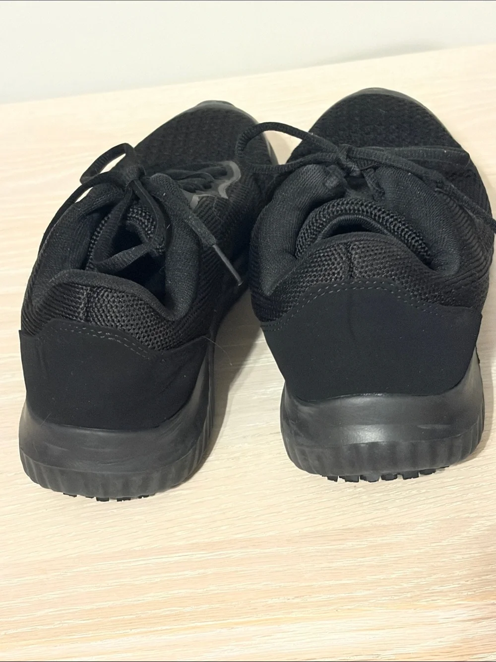 Men's Black Tredsafe 7.5 unisex oil & slip resistant shoes sneakers